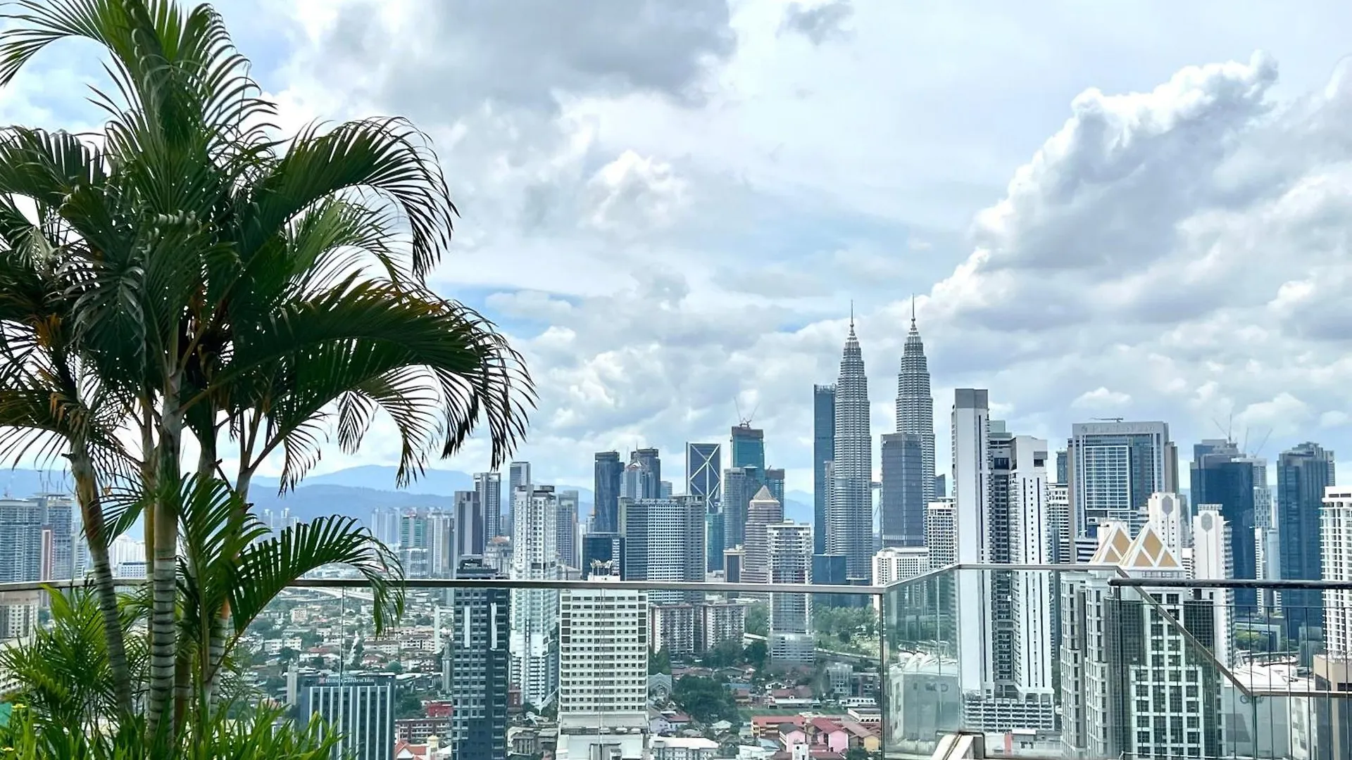 Regalia Service Suites Klcc Skypool Kuala Lumpur Apartmán